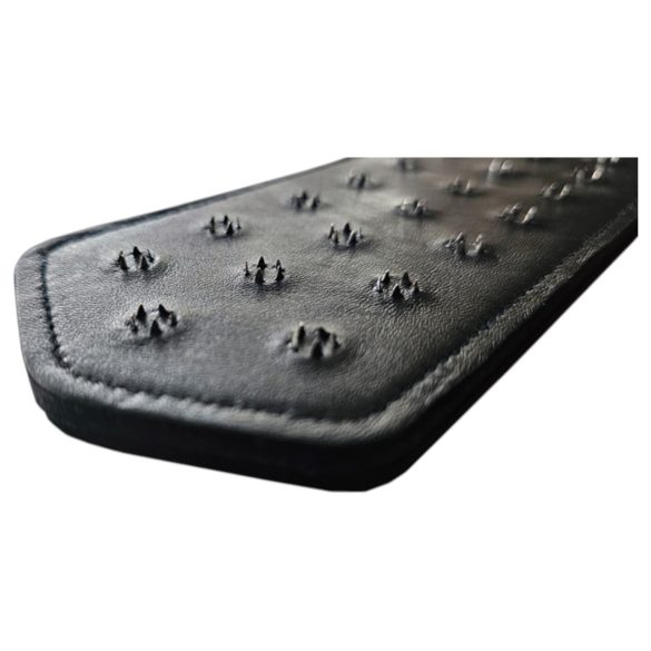 Rouge - nahast piits naastudega - must