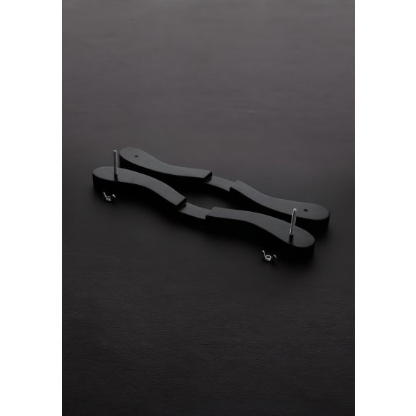 Must puidust peenisepuur