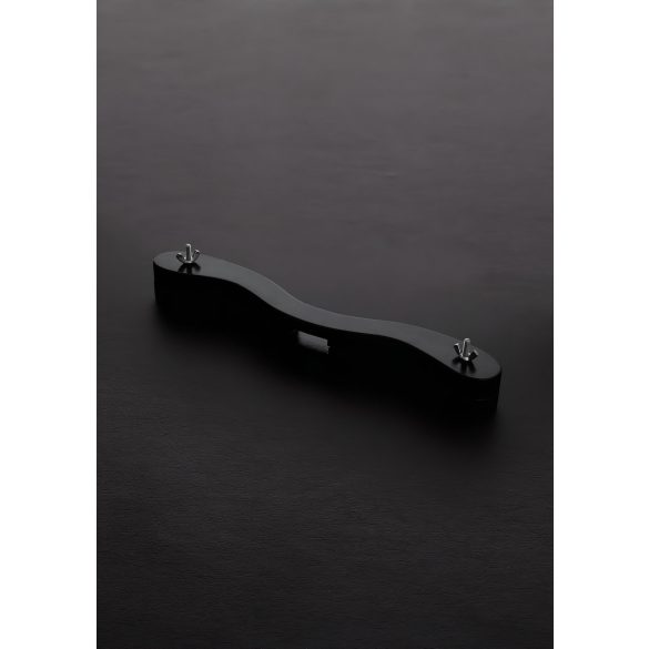 Must puidust peenisepuur