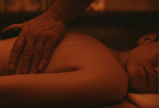 Erootiline massaaž: Kuidas anda partnerile sensuaalset massaaži